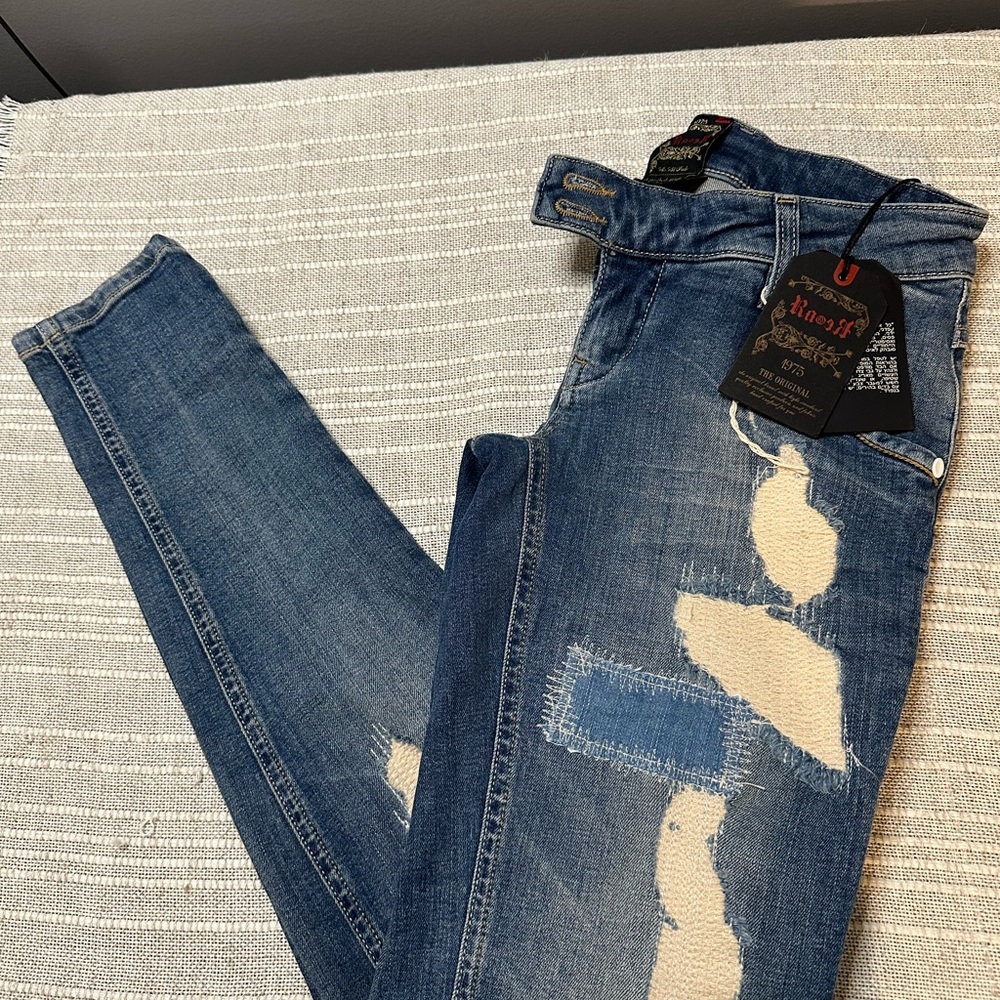 NWT Women’s RaoeR Helena Low-Rise Distressed Patchwork Skinny Jean
